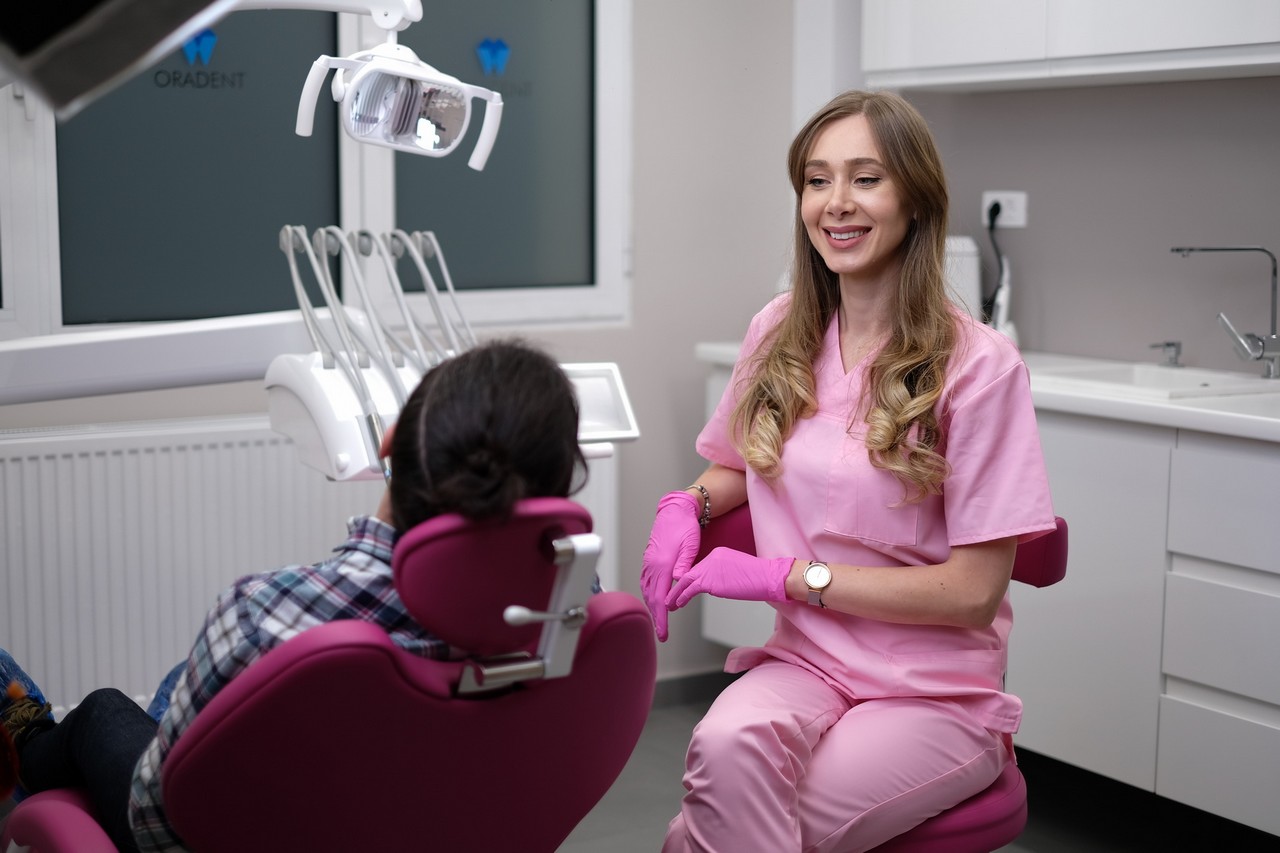 medic-dentist-stomatolog-adina-deceanu-2