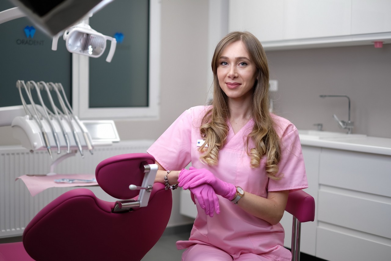 medic-dentist-stomatolog-adina-deceanu-3